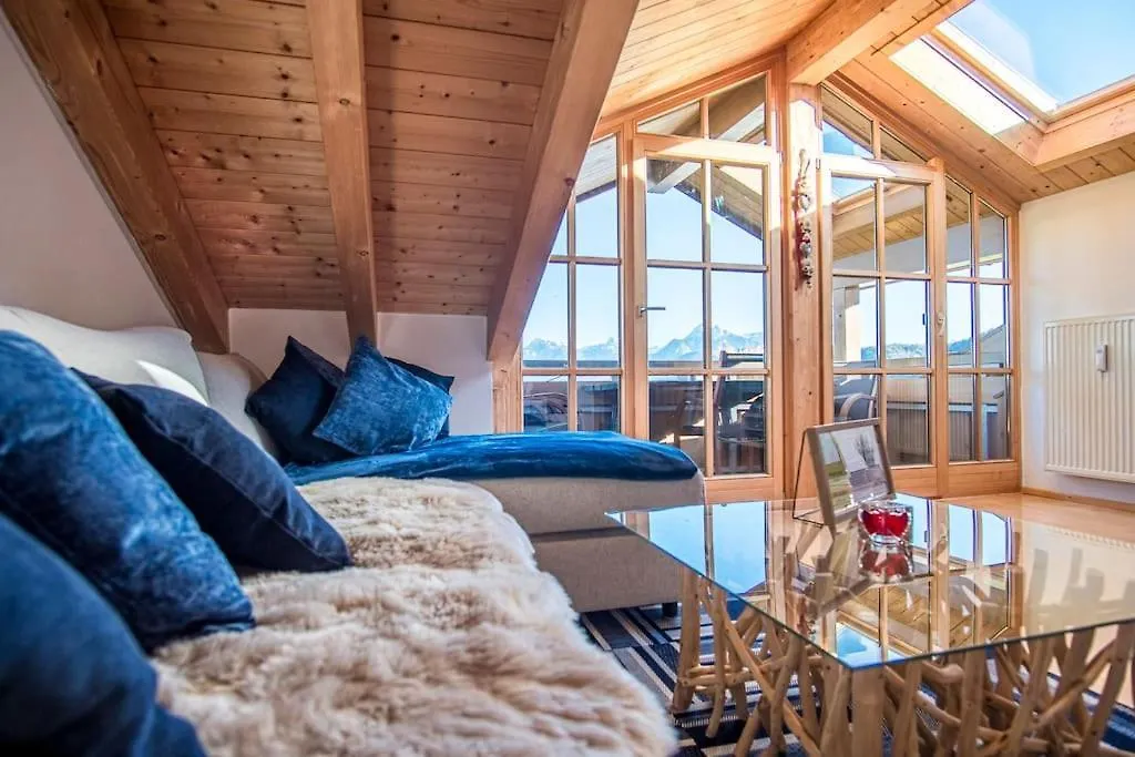 Luxury Living Near Weissensee +Balcony +Netflix location